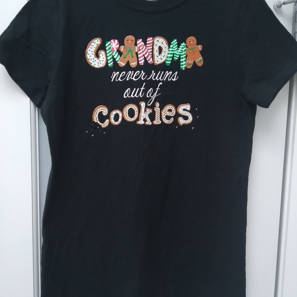 🍪Adorable Grandma Never Runs Out Of Cookies Tee Shirt